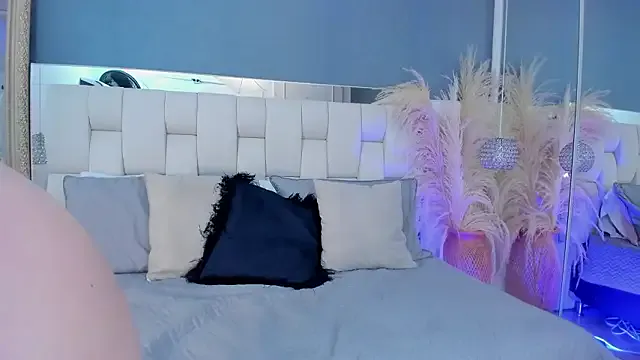 RoxyLaurent from StripChat is Freechat