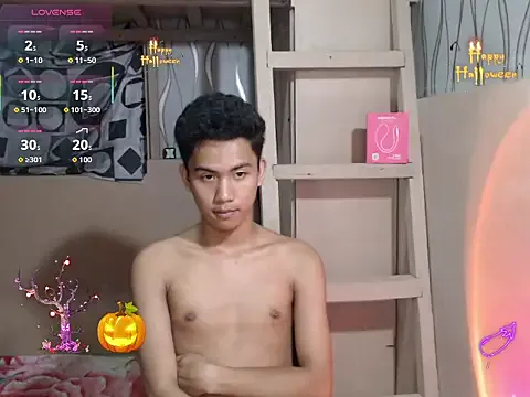 RoyalBlooded_Guy69x from StripChat is Freechat