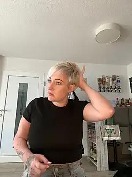 Rozendefotz from StripChat is Freechat