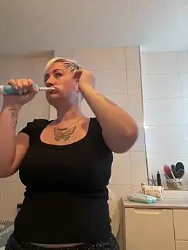 Rozendefotz from StripChat is Freechat
