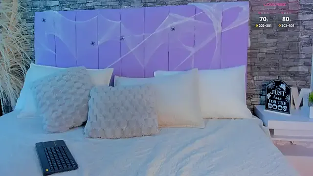 sabrina_f0xx from StripChat is Freechat