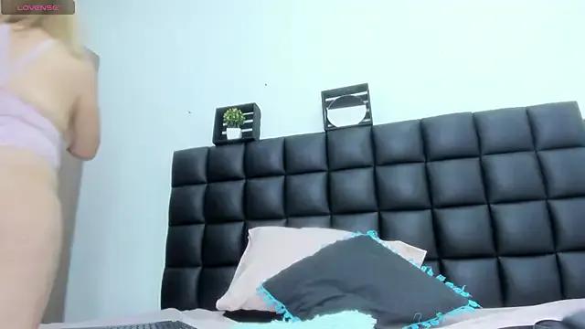 sabrina_med from StripChat is Freechat