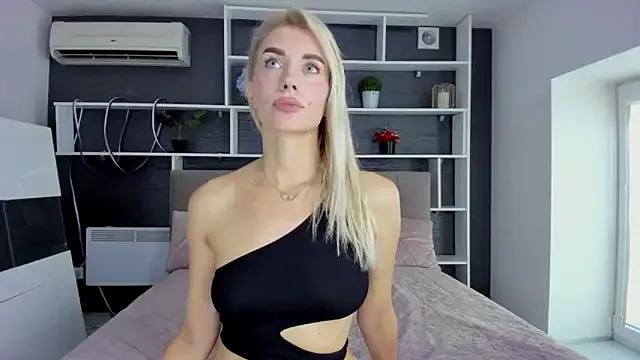 SabrinaSharm from StripChat is Freechat
