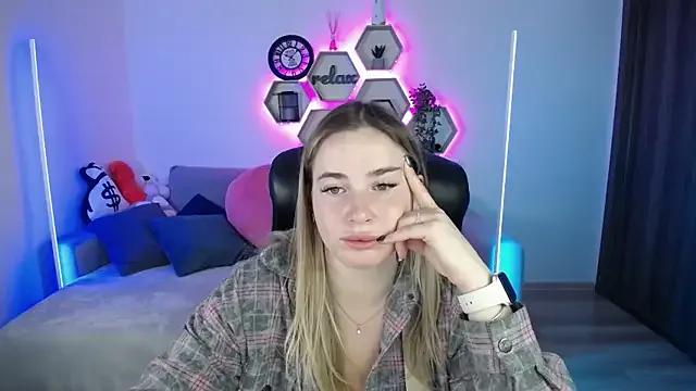 SabrinViolet from StripChat is Freechat