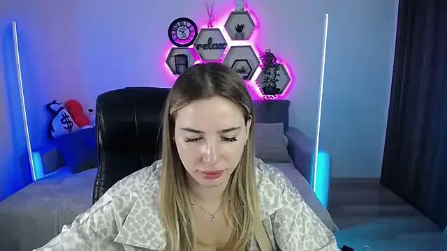 SabrinViolet from StripChat is Freechat
