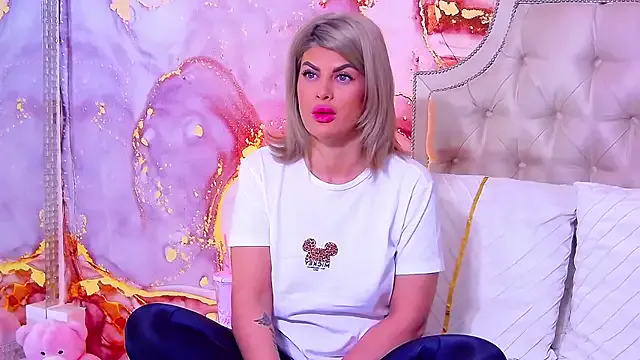 SalmaRroze from StripChat is Freechat