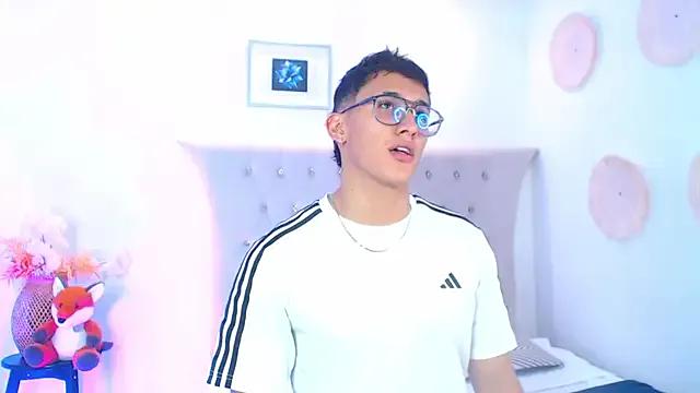 SalvadorFit from StripChat is Freechat
