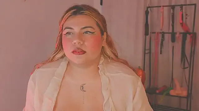 Samanta_Bigboos from StripChat is Freechat