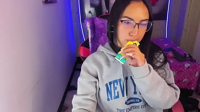 Samanthademonx20_ from StripChat