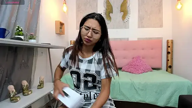 SamanthaFox_8 from StripChat is Freechat