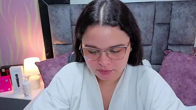 SamanthaPaImer from StripChat is Freechat