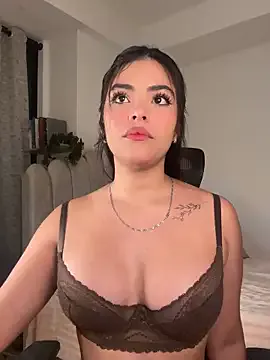 Sara-Evans from StripChat is Freechat