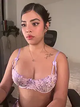 Sara-Evans from StripChat is Freechat