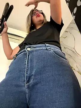 sara_calderon from StripChat is Freechat