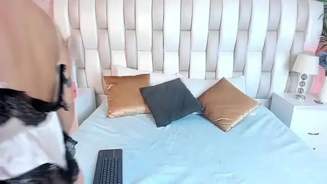sara_ospina_ from StripChat is Freechat