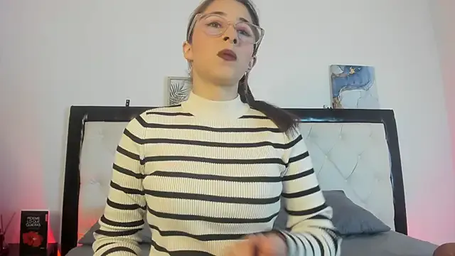 Sara_Roades from StripChat