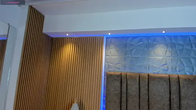 Saracorraless from StripChat