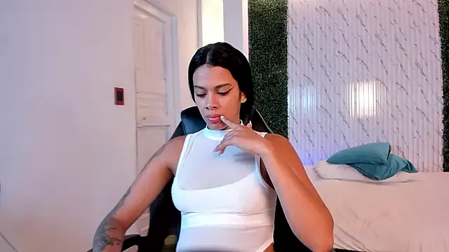 Saracorraless from StripChat