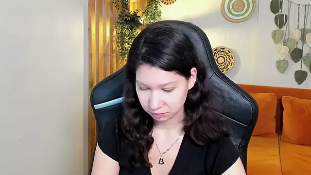 SaraDenars from StripChat is Freechat