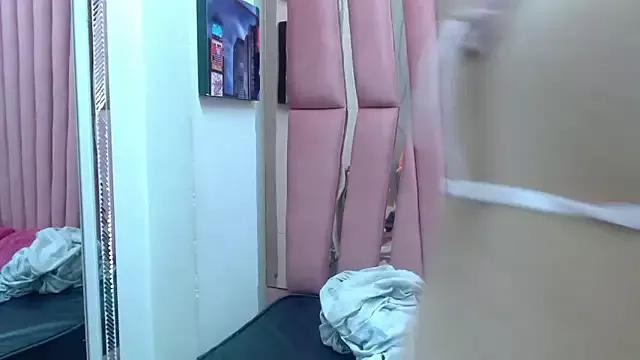 Sarah_Hornny from StripChat
