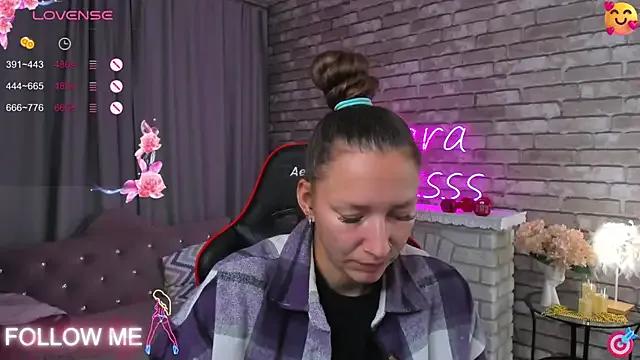 SarahCoksss from StripChat is Freechat
