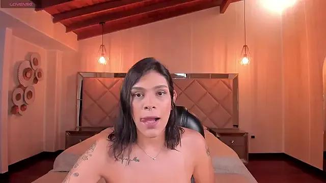 SarahYates from StripChat is Freechat
