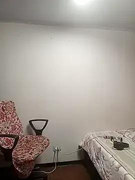 saralunabella from StripChat is Freechat