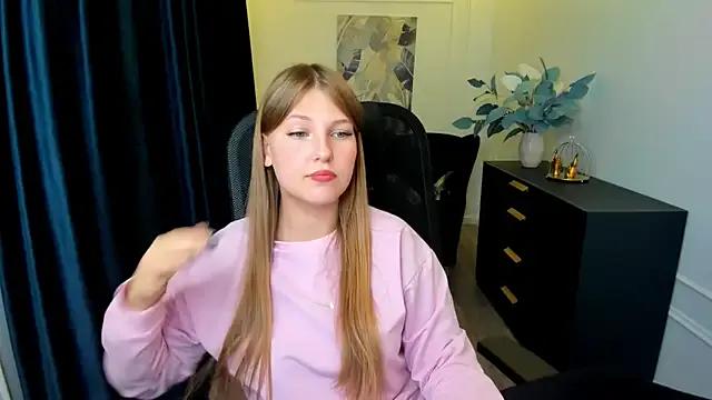 SaraMayki from StripChat is Freechat