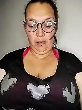 saraqueen-- from StripChat is Freechat