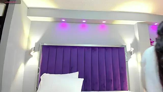 SaraRiley from StripChat is Freechat