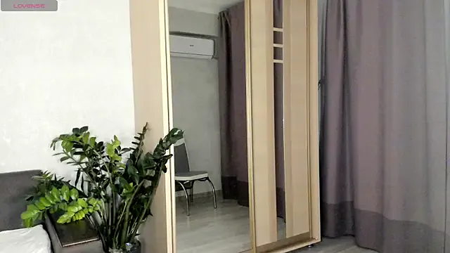 SaraShine_ from StripChat is Freechat