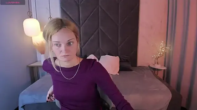 SaraSubtlety from StripChat