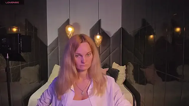 SaraSubtlety from StripChat