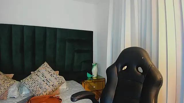 SaraWagner_ from StripChat is Freechat