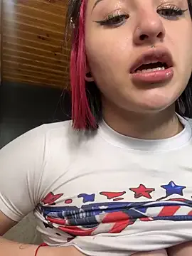 SaritaBanks_ from StripChat is Freechat