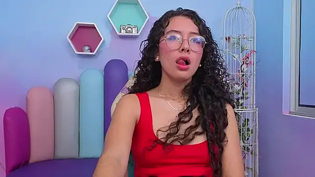 Sasha-Monroe from StripChat is Freechat