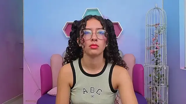 Sasha-Monroe from StripChat is Freechat