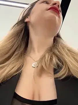 SashaCatt from StripChat is Freechat