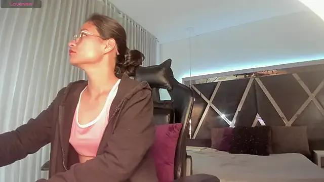 Sashaporn1 from StripChat is Freechat
