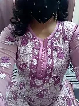Sassy_Saraa from StripChat is Freechat