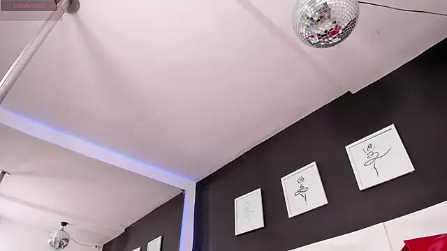 Girls: try live performances with matured performers, from dancing to quirks, in a variety of beautiful sex cams.