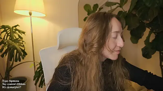 Scarlett_NoirMuse from StripChat is Freechat