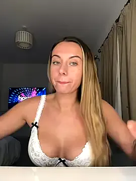 Scarlettroseeee from StripChat is Freechat