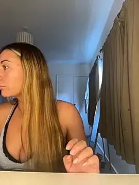 Scarlettroseeee from StripChat is Freechat