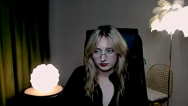 ScarlettScril from StripChat is Freechat