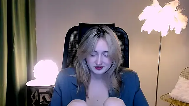 ScarlettScril from StripChat is Freechat