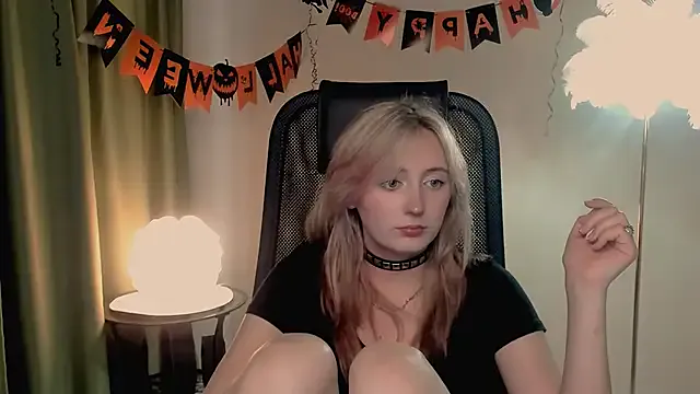 ScarlettScril from StripChat is Freechat