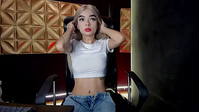 scarlettvelvet_ from StripChat is Freechat