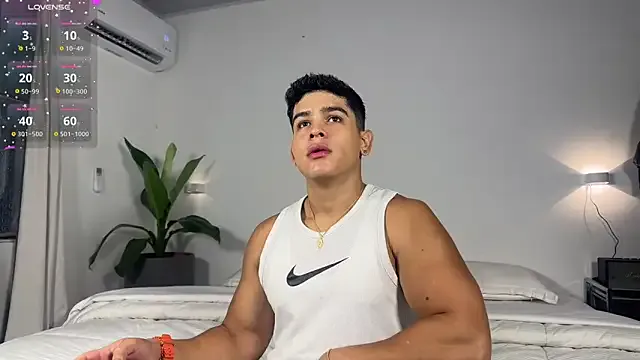 Scott_flintt from StripChat is Freechat