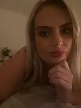 Seductive-SkyeXXX from StripChat is Freechat